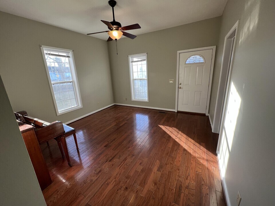 205 Woodland St in Martin, TN - Building Photo