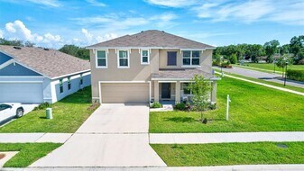 7601 Rosewood Gdn Lp in Tampa, FL - Building Photo