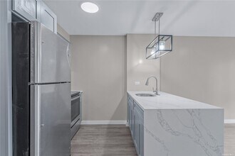 43-34 53rd St-Unit -5A in Queens, NY - Building Photo - Building Photo