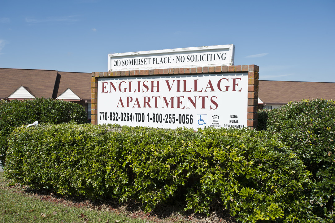 English Village Apartments in Carrollton, GA - Building Photo