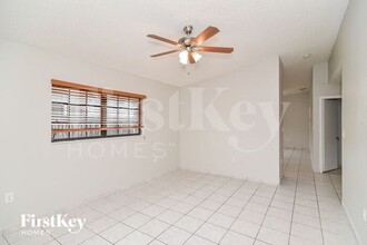 2736 W 72nd St in Hialeah, FL - Building Photo - Building Photo