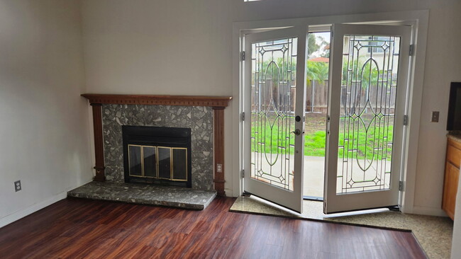 property at 3763 Via Del Bardo