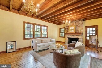 5200 Prestwick Dr in Fairfax, VA - Building Photo - Building Photo