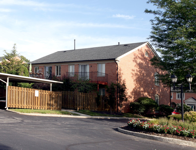 Canterbury Condominiums in Indianapolis, IN - Building Photo - Building Photo