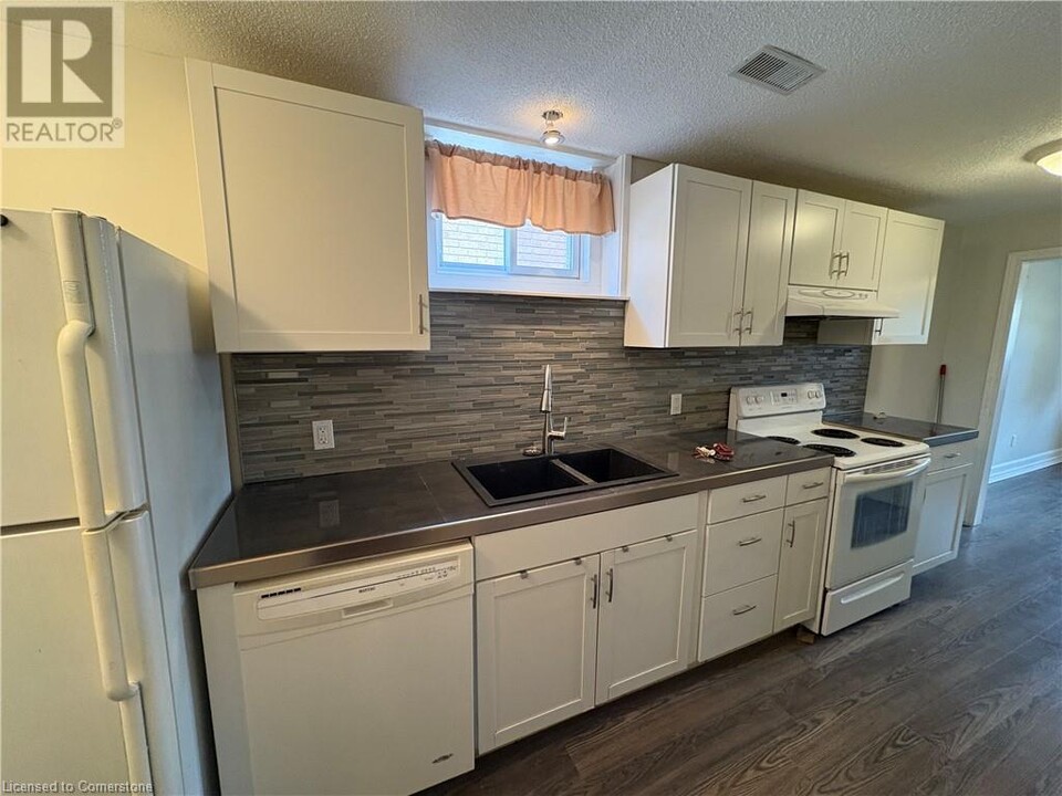 57 Berkindale Dr in Hamilton, ON - Building Photo
