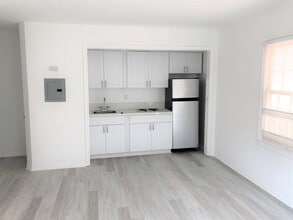 615 S Cochran Ave in Los Angeles, CA - Building Photo - Building Photo