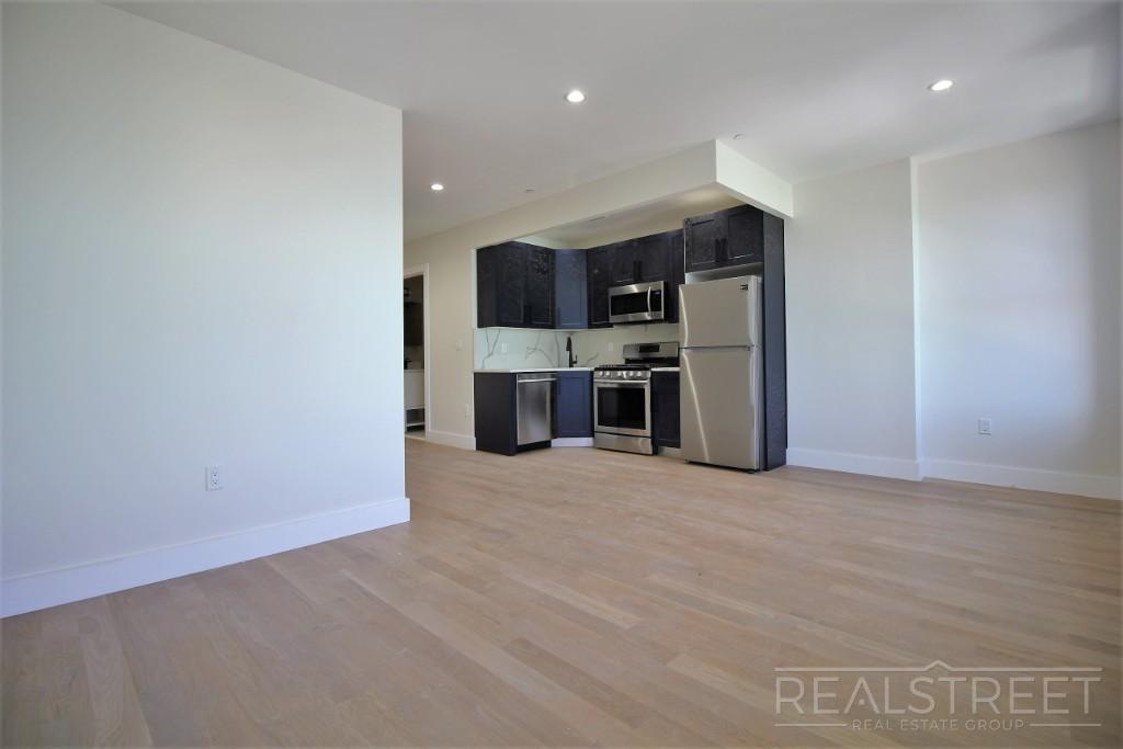 643 Knickerbocker Ave in Brooklyn, NY - Building Photo