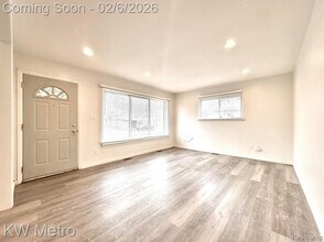 13231 Albany St in Oak Park, MI - Building Photo - Building Photo
