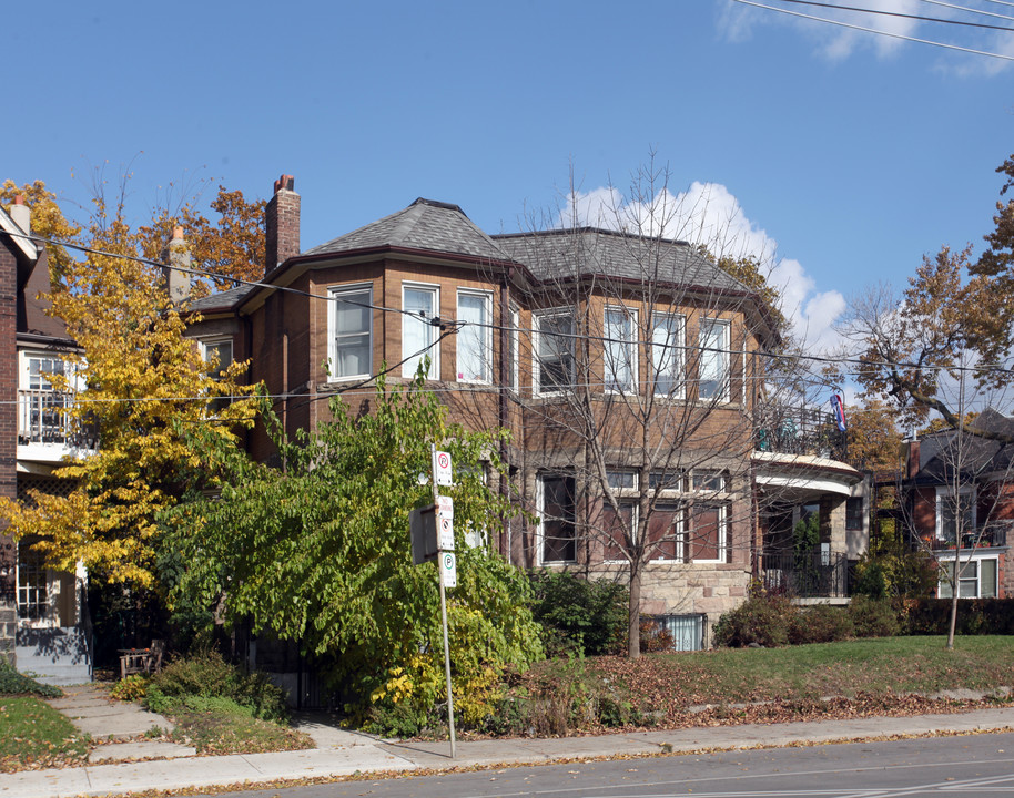 1522 King St W in Toronto, ON - Building Photo