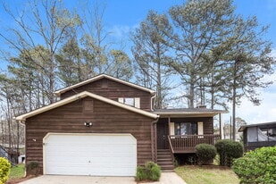 496 Jaywood Dr in Stone Mountain, GA - Building Photo