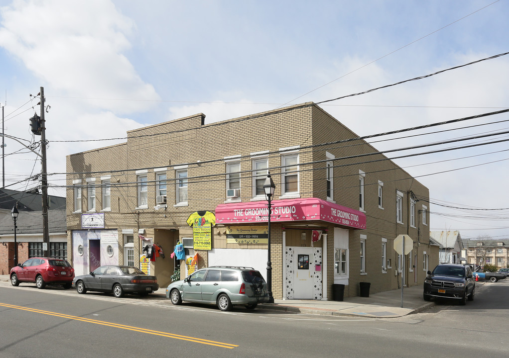 267 Broadway in Bethpage, NY - Foto de edificio