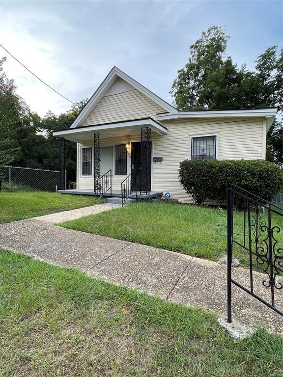property at 2110 Luverne St