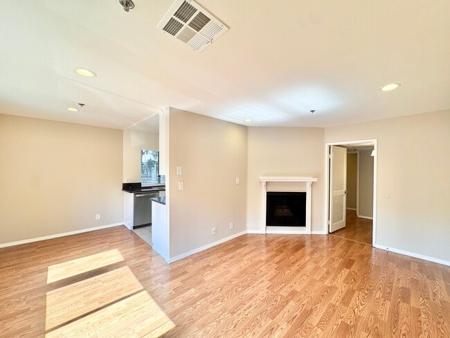 102 N Clark Dr in Los Angeles, CA - Building Photo - Building Photo