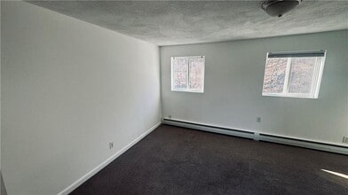 968 Plainfield St in Johnston, RI - Building Photo - Building Photo