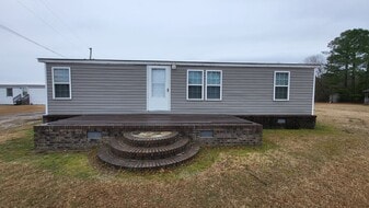 331 Alvin Rd in Pembroke, NC - Building Photo