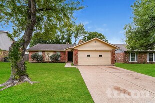 12558 Chalmette St, Unit H in Houston, TX - Building Photo