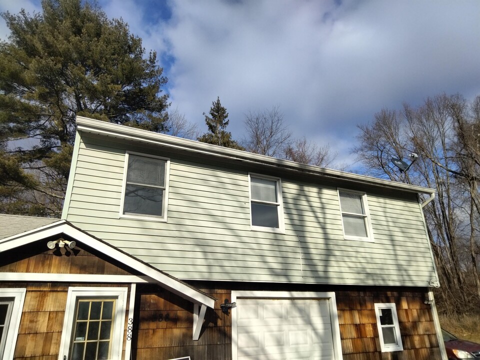 386 Moose Hill Rd in Monroe, CT - Building Photo