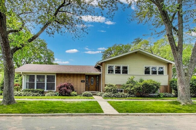 property at 3425 Lake St