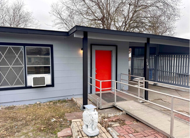 106 Galaxy Dr in San Antonio, TX - Foto de edificio - Building Photo