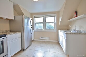 208 Myrtle Ave in Mahopac, NY - Building Photo - Building Photo