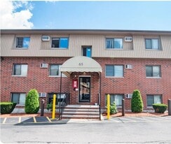 65 Log St in Manchester, NH - Building Photo
