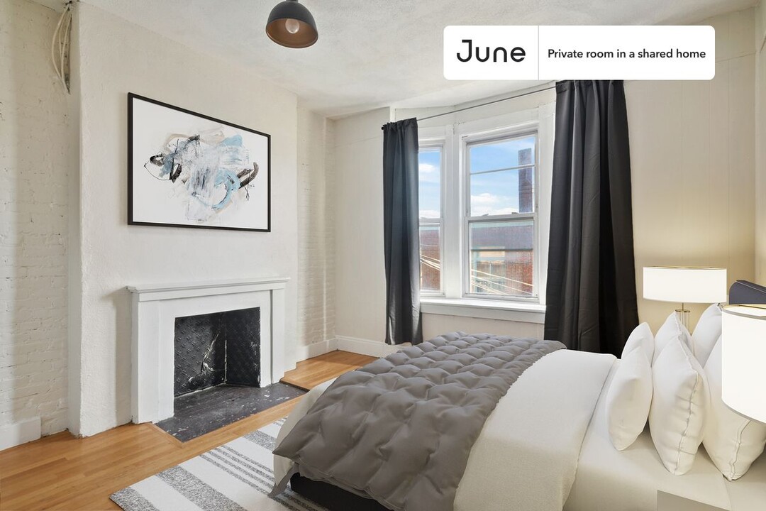 Private bedroom in 4 bed/1 bath Home in Boston, MA - Building Photo