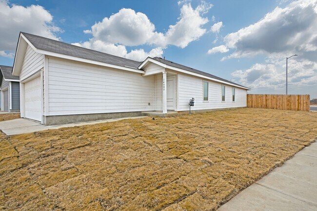 14605 Mudstone Pl in Elmendorf, TX - Building Photo - Building Photo