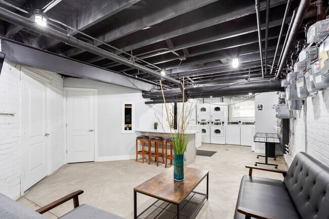 6111 N Winthrop Ave, Unit 2 in Chicago, IL - Foto de edificio - Building Photo