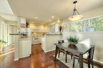 2964 142nd Pl SE, Unit Unit2 in Bellevue, WA - Building Photo - Building Photo