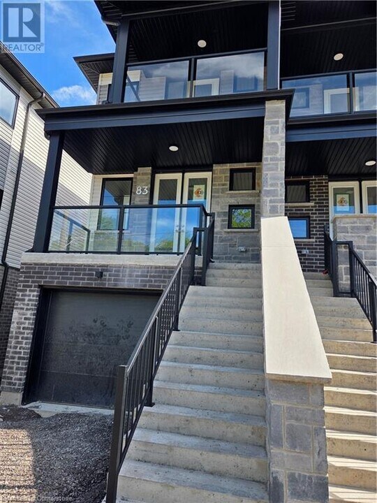 83 SUPERIOR St in Welland, ON - Building Photo
