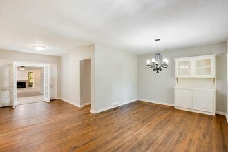 1243 Spring Valley Ln NE in Atlanta, GA - Foto de edificio - Building Photo