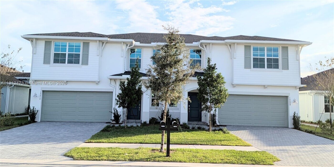 19577 Whispering Creek Rd in Loxahatchee, FL - Building Photo