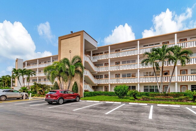 4050 Cornwall C in Boca Raton, FL - Building Photo - Building Photo
