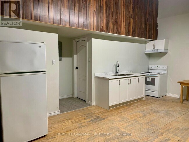 property at 450 Spadina Ave.