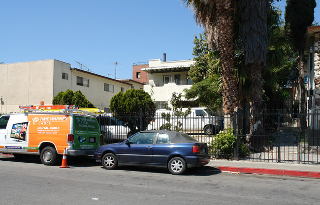 231 S Alexandria Ave in Los Angeles, CA - Foto de edificio - Building Photo