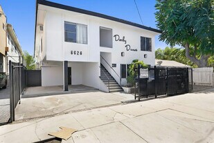 Darby Dunes in Reseda, CA - Building Photo