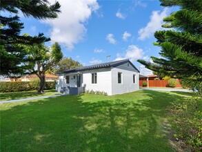 6745 SW 19th Terrace in Miami, FL - Building Photo - Building Photo