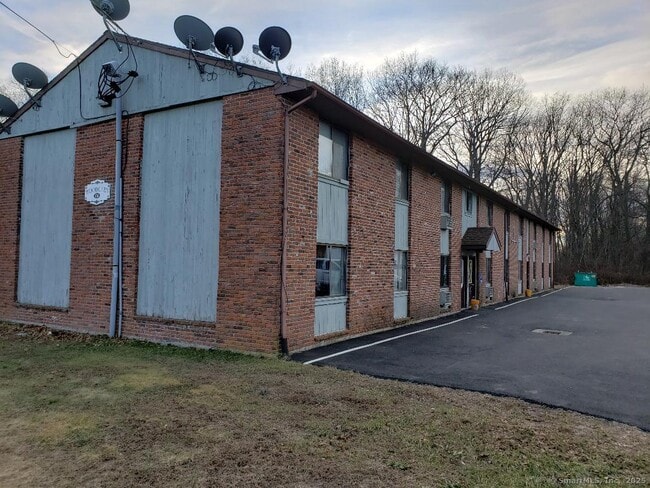 property at 135 Woodglen Dr