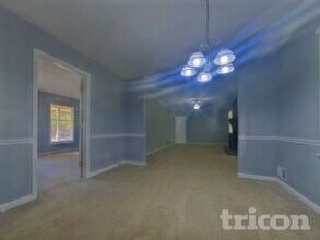 490 Rocky Creek Dr in Roswell, GA - Building Photo - Building Photo