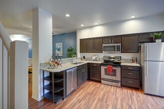 18501 SE Newport Way, Unit F126 in Issaquah, WA - Building Photo - Building Photo