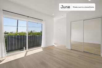 Private bedroom in 5 bed/5 bath Home in Los Angeles, CA - Foto de edificio - Building Photo