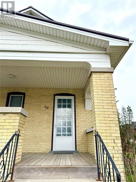 48 Walter St in Kitchener, ON - Building Photo