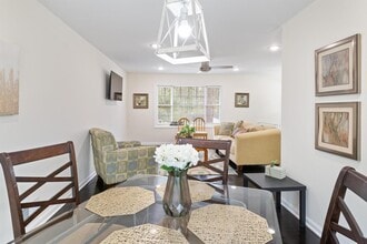 4092 Lindsey Dr in Decatur, GA - Foto de edificio - Building Photo