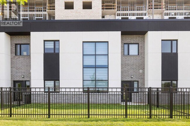 4400 Laurier Pkwy in Lasalle, ON - Building Photo - Building Photo