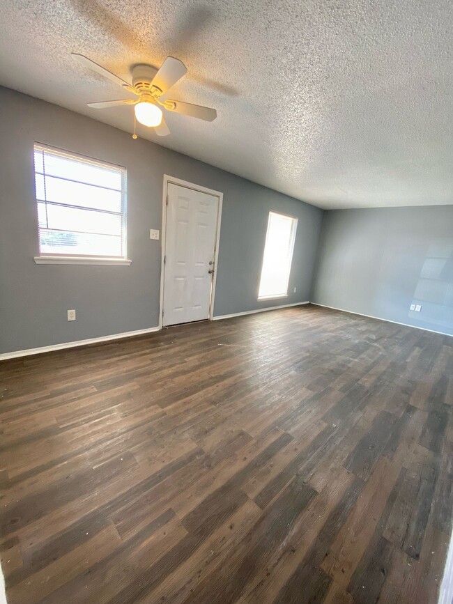 3102 Duke St in Lubbock, TX - Building Photo - Building Photo