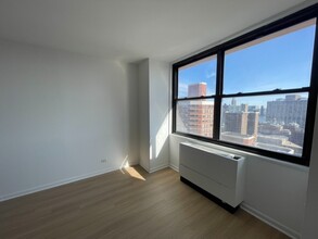 200 E 27th St in New York, NY - Building Photo - Building Photo