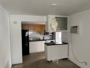 304 SE 4th Ave in Hallandale Beach, FL - Building Photo - Building Photo