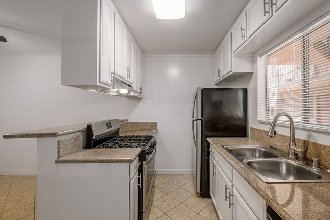 4000 Sequoia St in Los Angeles, CA - Building Photo - Building Photo