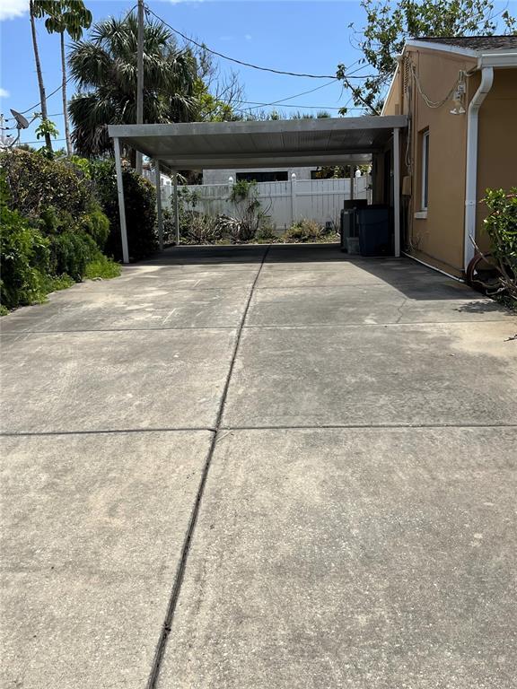360 72nd Ave in St Pete Beach, FL - Foto de edificio - Building Photo