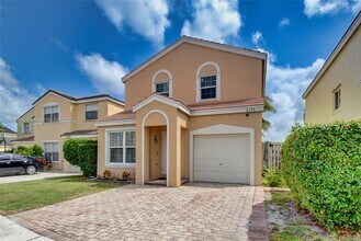 6194 Buena Vista Dr in Margate, FL - Building Photo - Building Photo